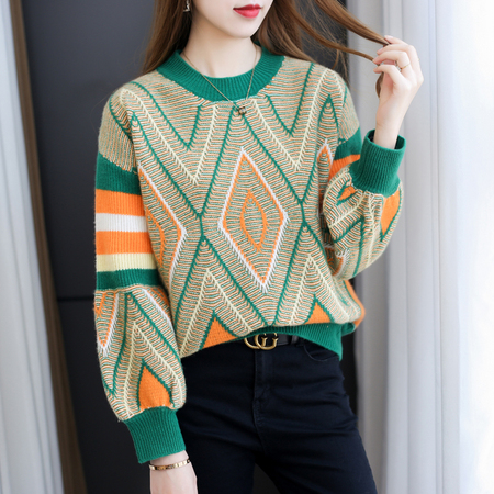 白帘灰墙旁拍风（编号：763号）