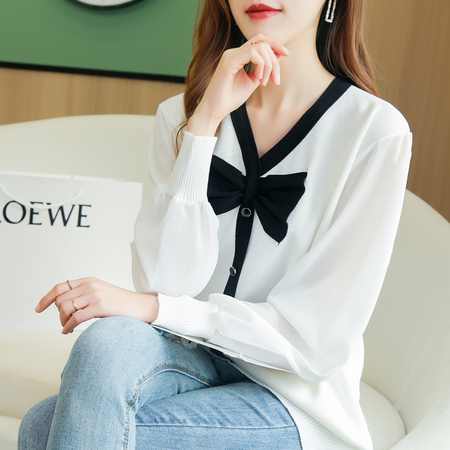 绿墙旁拍风（编号：702号）