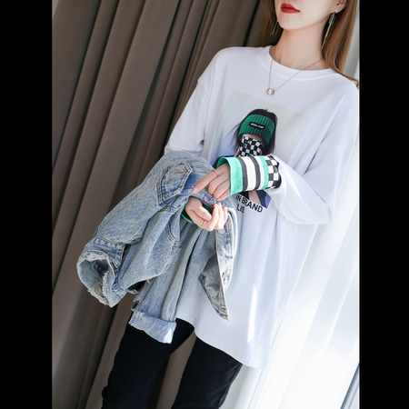 咖色窗帘旁拍风—长袖T（编号：337号）