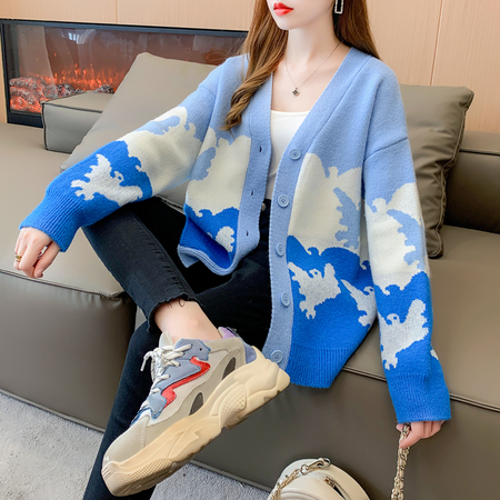 灰色沙发旁拍风--毛衣（编号：506风格）