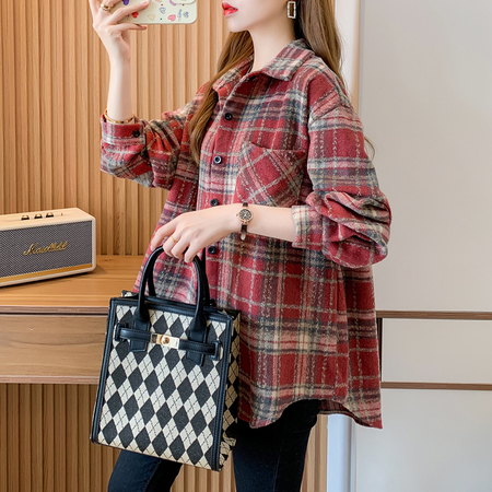 木条墙旁拍风--衬衫（编号：508号）